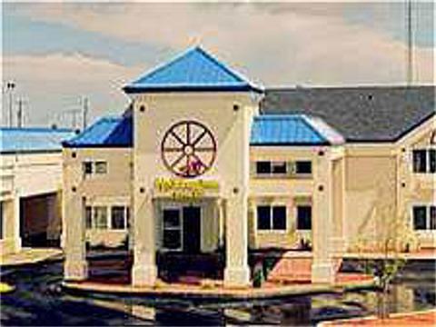 Rocky Inn Express Rocky Mountain House Exterior photo