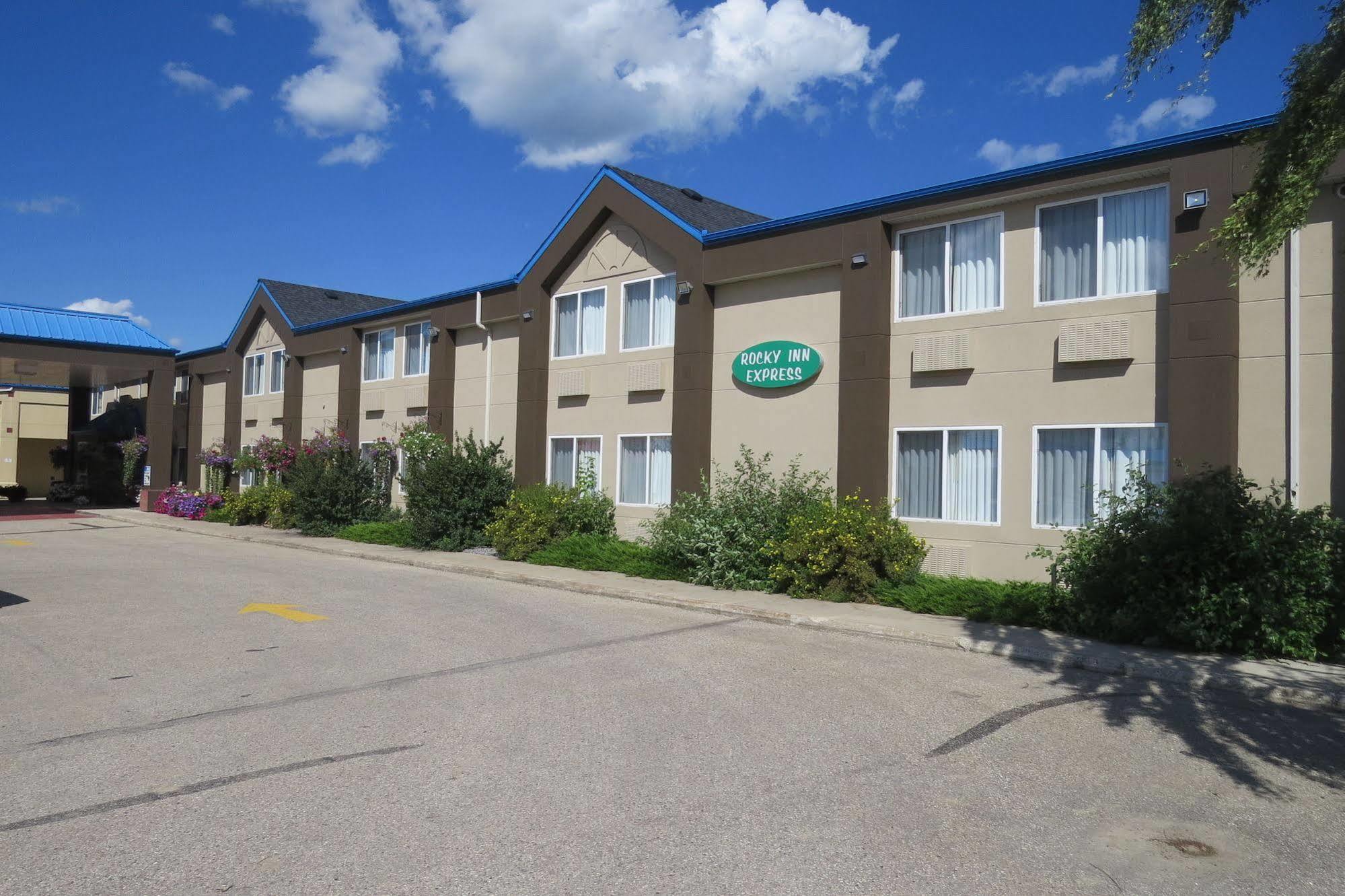 Rocky Inn Express Rocky Mountain House Exterior photo