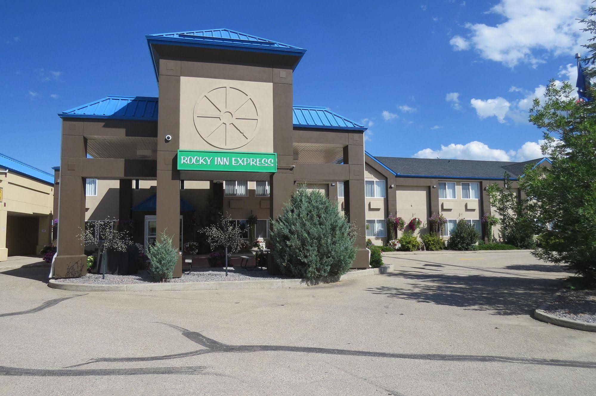 Rocky Inn Express Rocky Mountain House Exterior photo