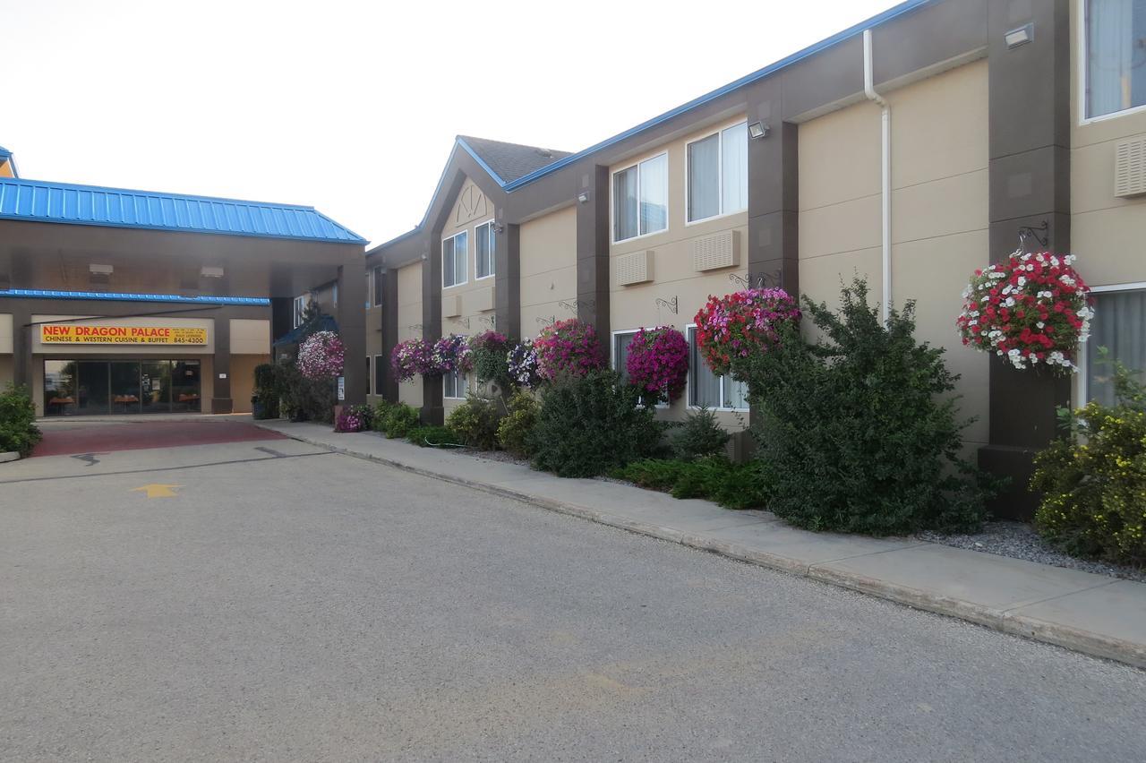 Rocky Inn Express Rocky Mountain House Exterior photo